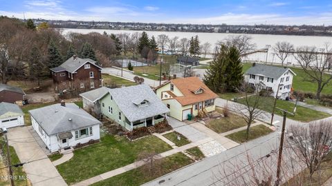 Tiny photo for 239 Hannum Avenue, Rossford, OH 43460 (MLS # 10005297)