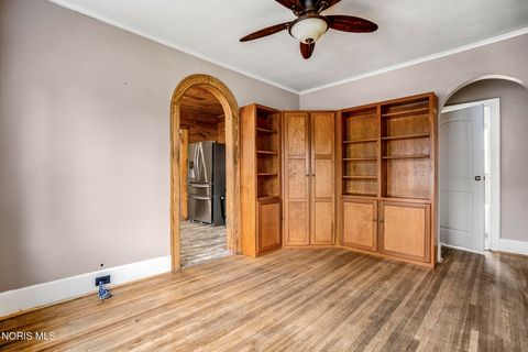 Tiny photo for 239 Hannum Avenue, Rossford, OH 43460 (MLS # 10005297)