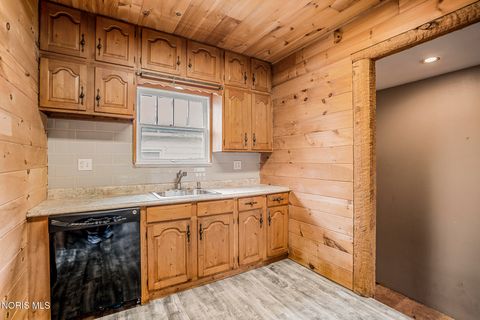 Tiny photo for 239 Hannum Avenue, Rossford, OH 43460 (MLS # 10005297)