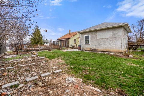 Tiny photo for 239 Hannum Avenue, Rossford, OH 43460 (MLS # 10005297)