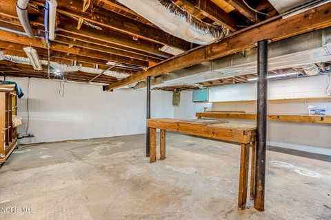 Tiny photo for 239 Hannum Avenue, Rossford, OH 43460 (MLS # 10005297)