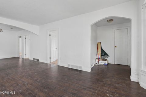 Tiny photo for 1206 Warwick Avenue, Toledo, OH 43607 (MLS # 10006092)