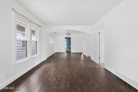 Tiny photo for 1206 Warwick Avenue, Toledo, OH 43607 (MLS # 10006092)