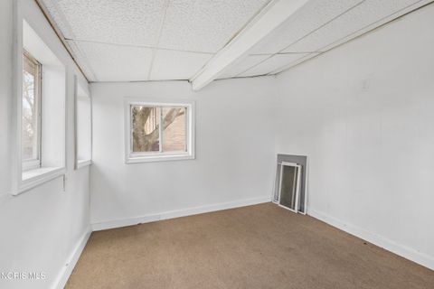 Tiny photo for 1206 Warwick Avenue, Toledo, OH 43607 (MLS # 10006092)