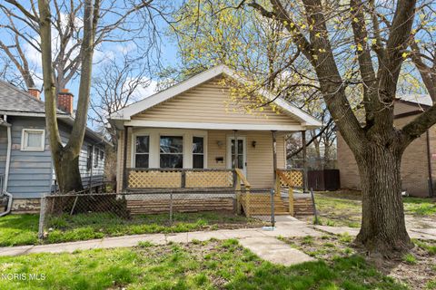 Photo of 1206 Warwick Avenue, Toledo, OH 43607 (MLS # 10006092)