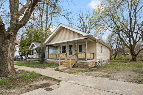 Tiny photo for 1206 Warwick Avenue, Toledo, OH 43607 (MLS # 10006092)