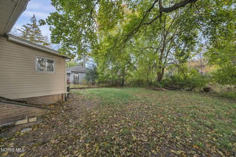 Tiny photo for 1206 Warwick Avenue, Toledo, OH 43607 (MLS # 10006092)