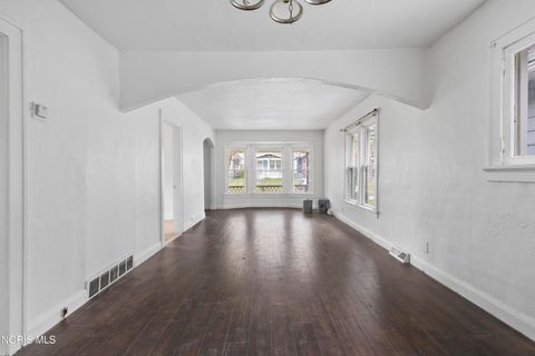 Tiny photo for 1206 Warwick Avenue, Toledo, OH 43607 (MLS # 10006092)