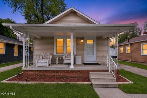 Photo of 222 Longdale Avenue, Toledo, OH 43605 (MLS # 10007111)