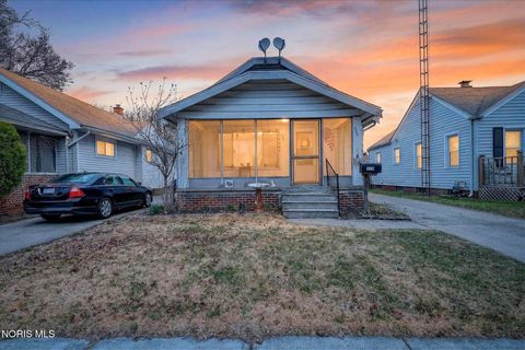 Photo of 520 Waggoner Boulevard, Toledo, OH 43612 (MLS # 10005200)