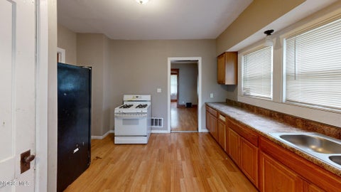 Tiny photo for 2118 Airport Highway, Toledo, OH 43609 (MLS # 10014089)