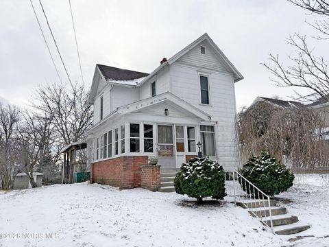 Photo of 627 Wallace Avenue, Bowling Green, OH 43402 (MLS # 10002751)