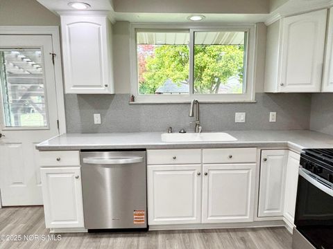 Tiny photo for 1826 Bieber Drive, Northwood, OH 43619 (MLS # 10000239)