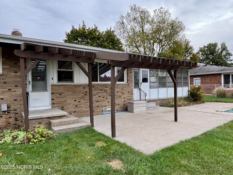 Tiny photo for 1826 Bieber Drive, Northwood, OH 43619 (MLS # 10000239)
