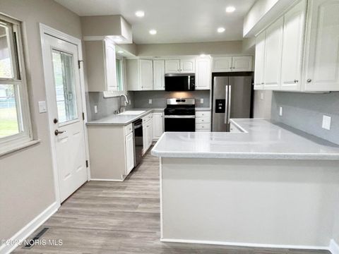 Tiny photo for 1826 Bieber Drive, Northwood, OH 43619 (MLS # 10000239)