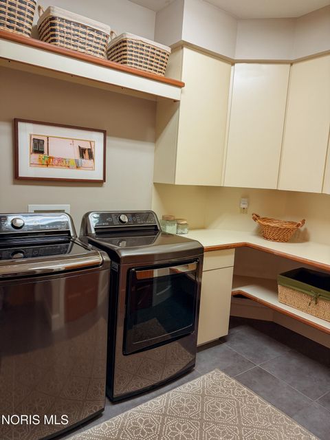 Tiny photo for 26250 W River Road, Perrysburg, OH 43551 (MLS # 10007086)