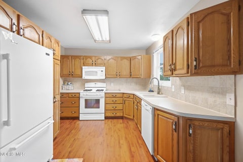 Tiny photo for 2443 Bedford Lane, Northwood, OH 43619 (MLS # 10013954)