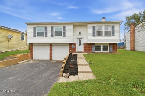Homes For Sale - 2443 Bedford Lane<br/> Northwood, OH 43619