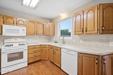 Tiny photo for 2443 Bedford Lane, Northwood, OH 43619 (MLS # 10013954)