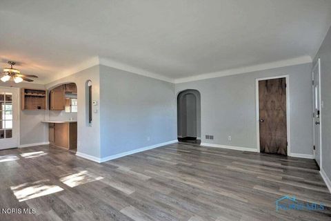 Tiny photo for 4943 Flanders Road, Toledo, OH 43623 (MLS # 10004599)