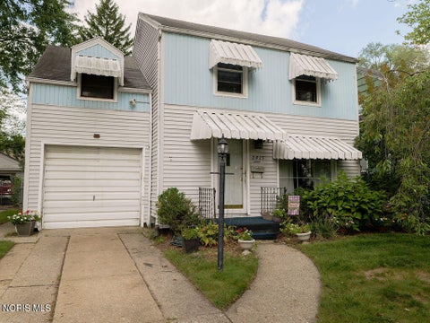 Photo of 3915 Seckinger Drive, Toledo, OH 43613 (MLS # 10013389)