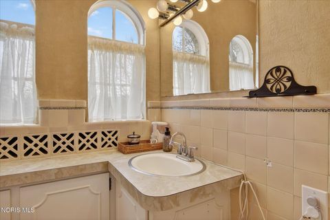 Tiny photo for 4104 Brookside Road, Ottawa Hills, OH 43606 (MLS # 10005442)