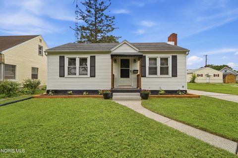 Photo of 2124 Nevada Street, Toledo, OH 43605 (MLS # 10009047)
