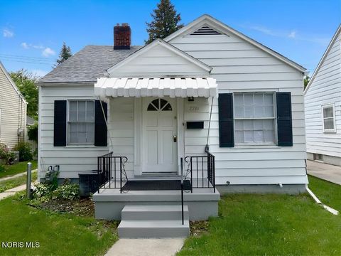 Photo of 2211 W Sylvania Avenue, Toledo, OH 43613 (MLS # 10008183)