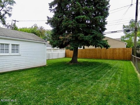 Tiny photo for 2211 W Sylvania Avenue, Toledo, OH 43613 (MLS # 10008183)