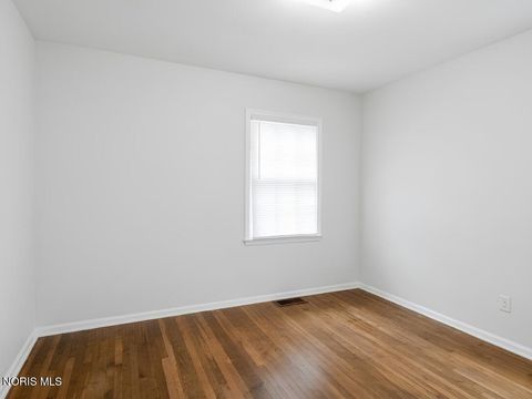 Tiny photo for 2211 W Sylvania Avenue, Toledo, OH 43613 (MLS # 10008183)