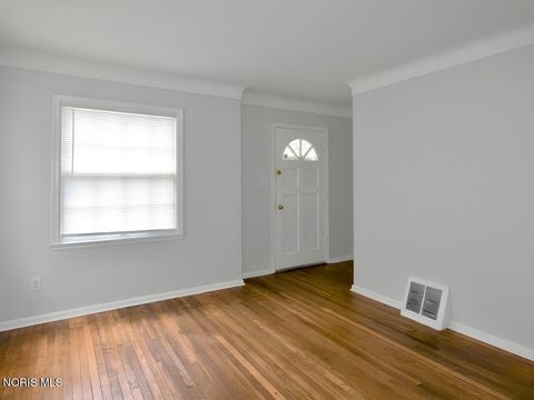 Tiny photo for 2211 W Sylvania Avenue, Toledo, OH 43613 (MLS # 10008183)