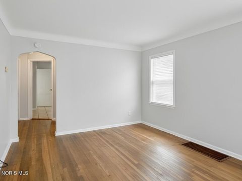 Tiny photo for 2211 W Sylvania Avenue, Toledo, OH 43613 (MLS # 10008183)
