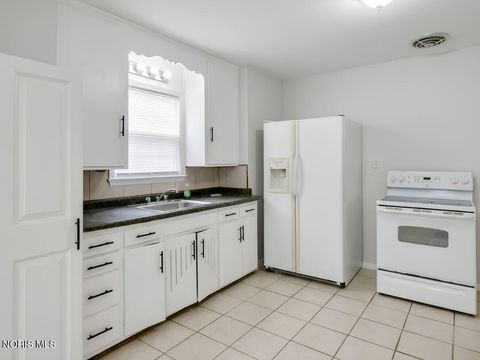 Tiny photo for 2211 W Sylvania Avenue, Toledo, OH 43613 (MLS # 10008183)