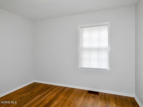 Tiny photo for 2211 W Sylvania Avenue, Toledo, OH 43613 (MLS # 10008183)