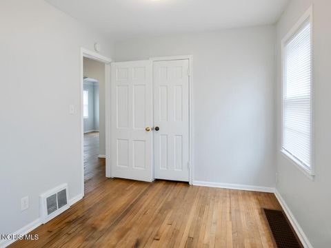 Tiny photo for 2211 W Sylvania Avenue, Toledo, OH 43613 (MLS # 10008183)