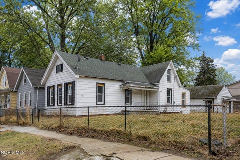 Photo of 128 E Plumer Street, Toledo, OH 43605 (MLS # 10012981)