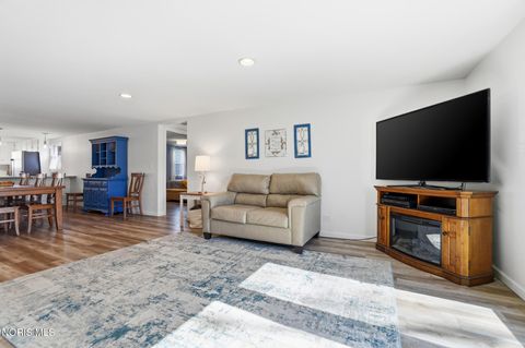 Tiny photo for 217 Prentiss Avenue, Findlay, OH 45840 (MLS # 10004610)