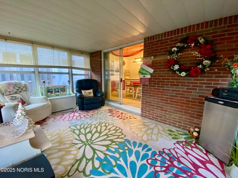 Tiny photo for 3300 Cromwell Drive, Oregon, OH 43616 (MLS # 10002360)