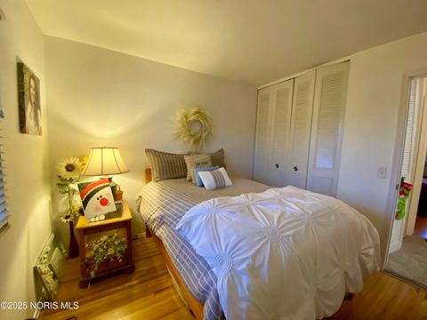 Tiny photo for 3300 Cromwell Drive, Oregon, OH 43616 (MLS # 10002360)