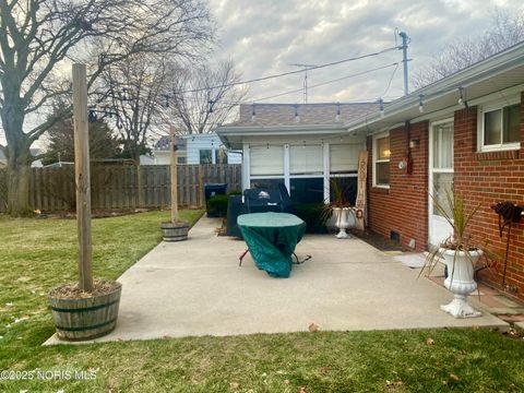 Tiny photo for 3300 Cromwell Drive, Oregon, OH 43616 (MLS # 10002360)