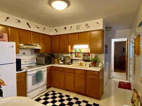 Tiny photo for 3300 Cromwell Drive, Oregon, OH 43616 (MLS # 10002360)