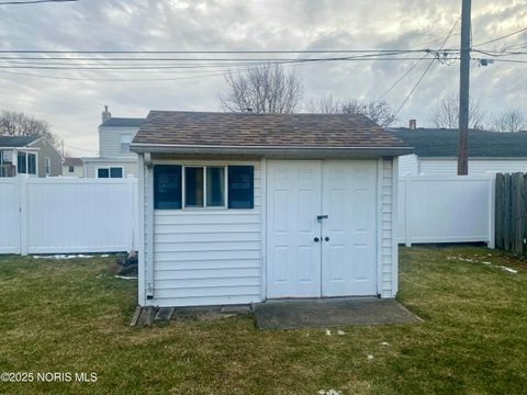 Tiny photo for 3300 Cromwell Drive, Oregon, OH 43616 (MLS # 10002360)