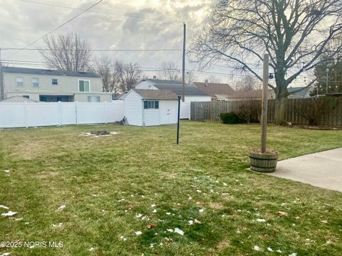 Tiny photo for 3300 Cromwell Drive, Oregon, OH 43616 (MLS # 10002360)