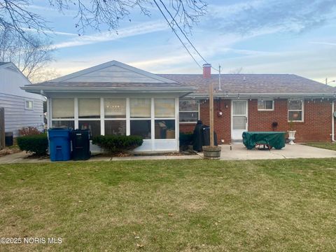 Tiny photo for 3300 Cromwell Drive, Oregon, OH 43616 (MLS # 10002360)