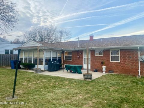 Tiny photo for 3300 Cromwell Drive, Oregon, OH 43616 (MLS # 10002360)