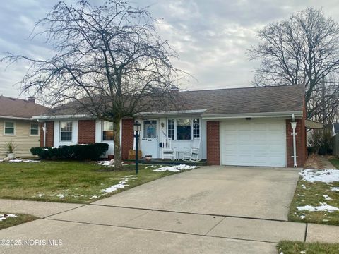 Photo of 3300 Cromwell Drive, Oregon, OH 43616 (MLS # 10002360)