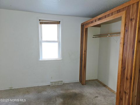 Tiny photo for 921 Berry Street, Toledo, OH 43605 (MLS # 10002351)