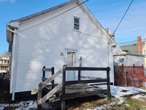 Tiny photo for 921 Berry Street, Toledo, OH 43605 (MLS # 10002351)