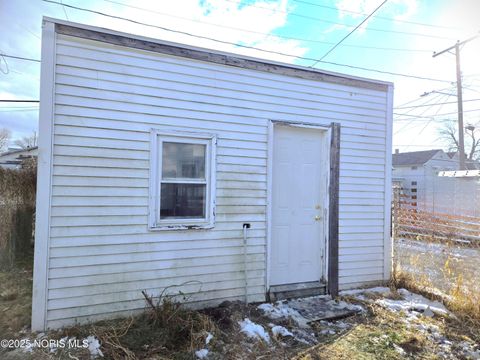Tiny photo for 921 Berry Street, Toledo, OH 43605 (MLS # 10002351)
