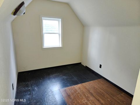 Tiny photo for 921 Berry Street, Toledo, OH 43605 (MLS # 10002351)